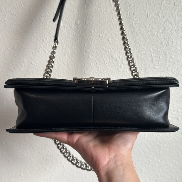 ❌SOLD❌ CHANEL Limited Edition Boy Flap Bag Chevron Lambskin Holographic Medium - Picture 16 of 16